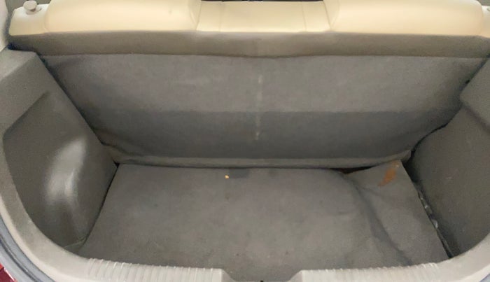 2013 Hyundai i10 MAGNA 1.1, Petrol, Manual, 1,19,983 km, Boot Inside