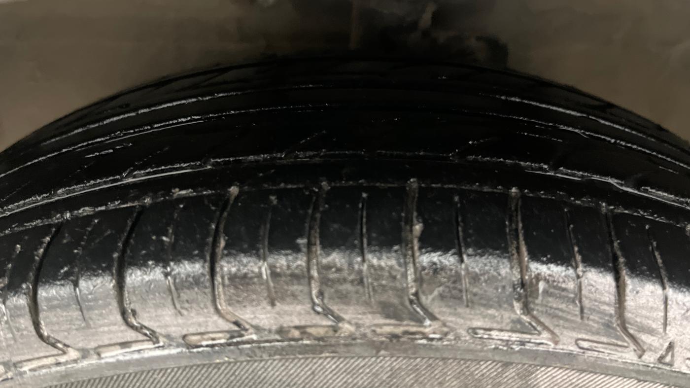 2016 Maruti Celerio VXI, CNG, Manual, 69,493 km, Left Front Tyre Tread