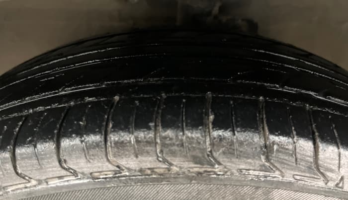 2016 Maruti Celerio VXI, CNG, Manual, 69,447 km, Left Front Tyre Tread