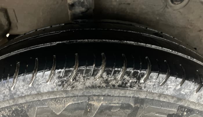 2016 Maruti Celerio VXI, CNG, Manual, 69,447 km, Right Rear Tyre Tread