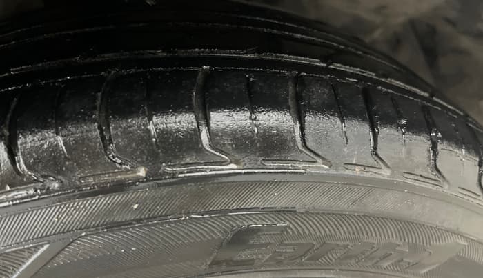 2016 Maruti Celerio VXI, CNG, Manual, 69,447 km, Right Front Tyre Tread