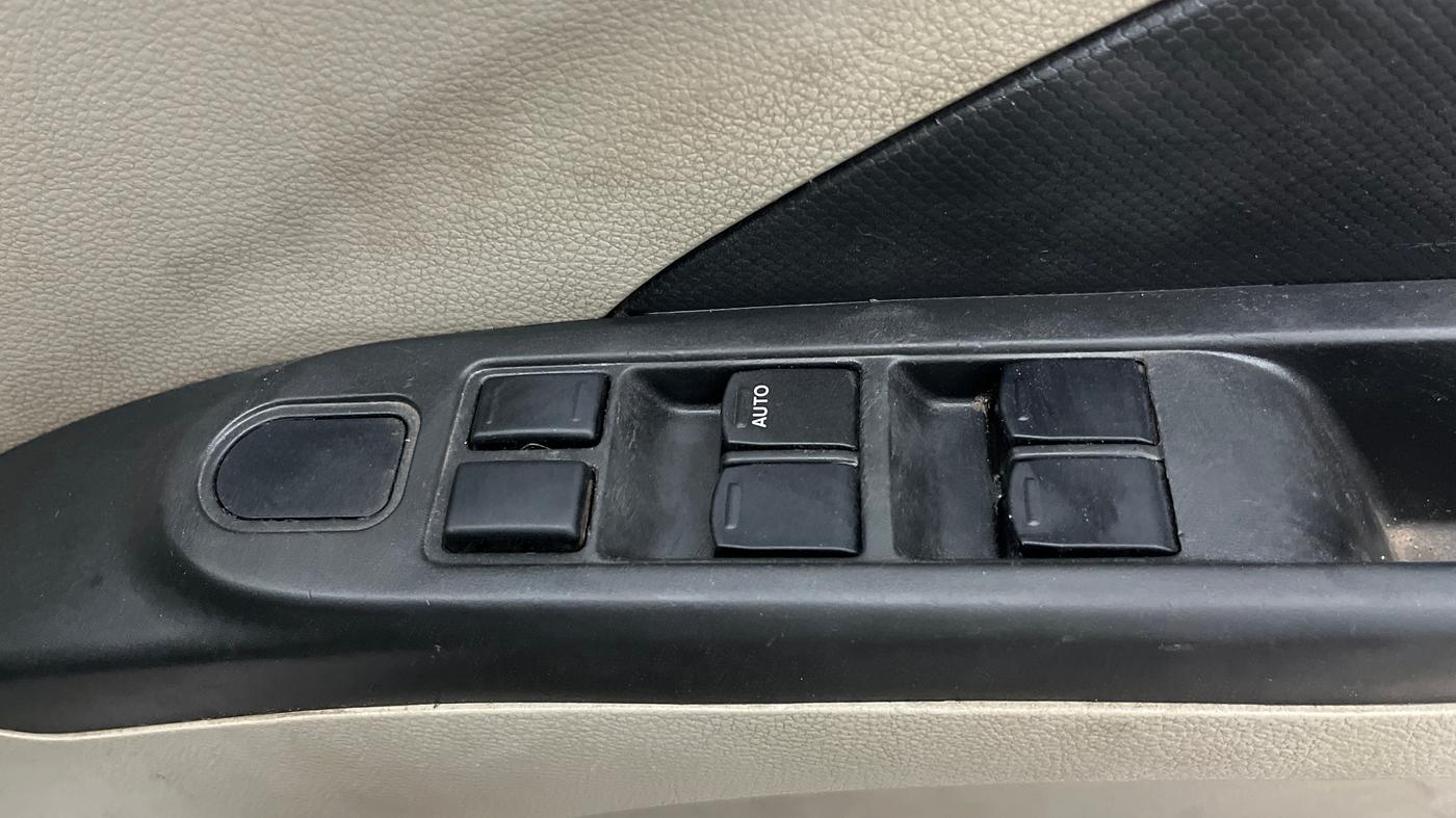 2016 Maruti Celerio VXI, CNG, Manual, 69,493 km, Driver Side Door Panels Control