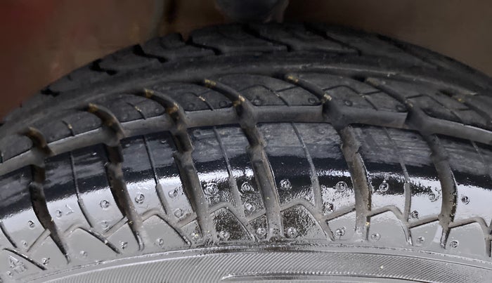 2016 Maruti Alto 800 LXI, Petrol, Manual, 12 km, Right Front Tyre Tread