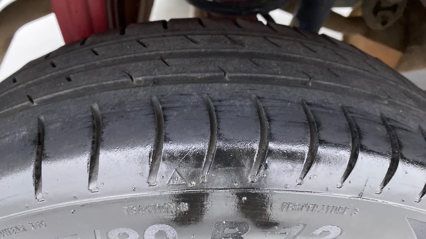2016 Maruti Alto 800 LXI, Petrol, Manual, 12 km, Right Rear Tyre Tread