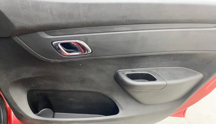 2018 Renault Kwid RXT 1.0 AMT, Petrol, Automatic, 28,067 km, Driver Side Door Panels Control