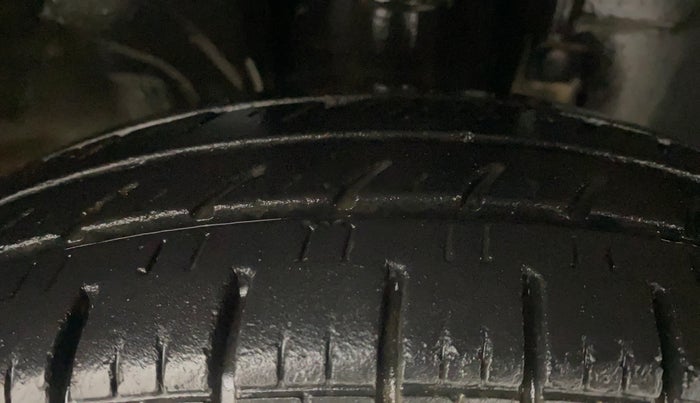 2018 Renault Kwid RXT 1.0 AMT, Petrol, Automatic, 28,067 km, Right Front Tyre Tread