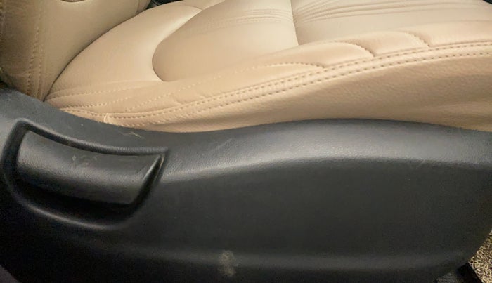 2017 Hyundai Creta E PLUS 1.6 PETROL, Petrol, Manual, 31,237 km, Driver Side Adjustment Panel