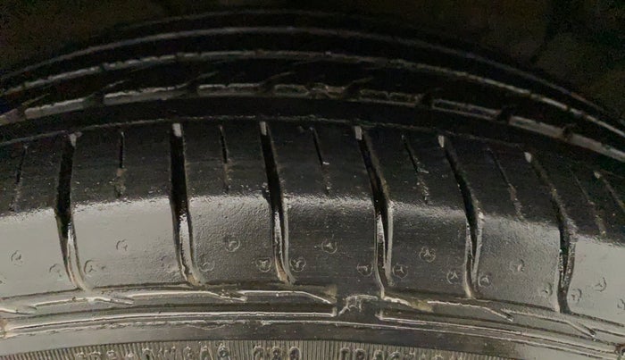 2017 Hyundai Creta E PLUS 1.6 PETROL, Petrol, Manual, 31,237 km, Right Front Tyre Tread