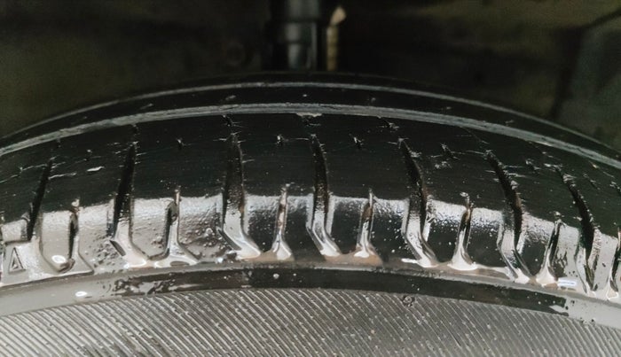 2015 Maruti Swift Dzire VXI, Petrol, Manual, 35,160 km, Right Front Tyre Tread