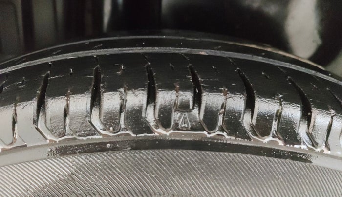 2015 Maruti Swift Dzire VXI, Petrol, Manual, 35,160 km, Right Rear Tyre Tread