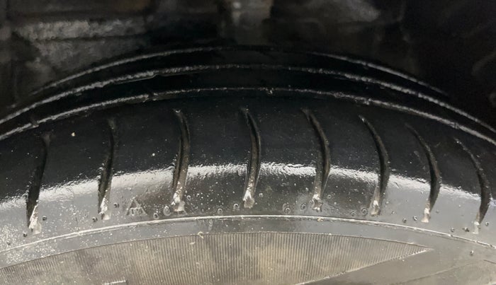 2016 Maruti Celerio VXI AMT, Petrol, Automatic, 92,932 km, Left Front Tyre Tread