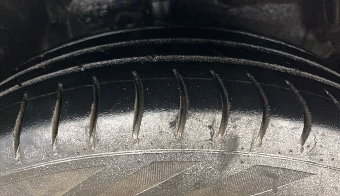 2016 Maruti Celerio VXI AMT, Petrol, Automatic, 92,932 km, Right Front Tyre Tread