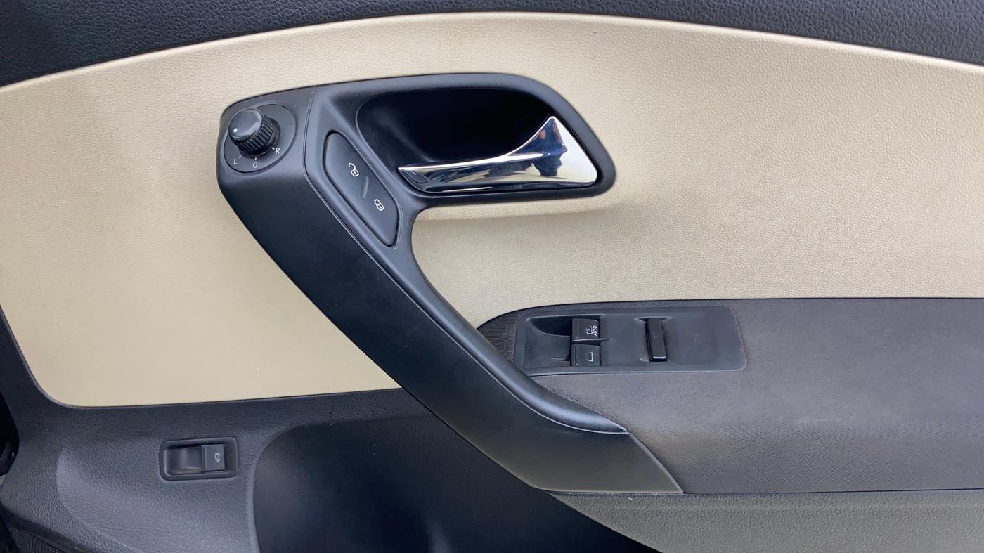 2019 Skoda Rapid 1.6 MPI ACTIVE, Petrol, Manual, 46,437 km, Driver Side Door Panels Control