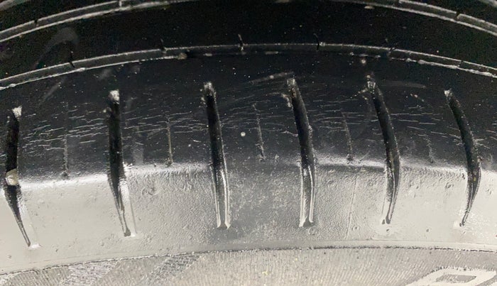 2016 Maruti Baleno ALPHA PETROL 1.2, Petrol, Manual, 52,653 km, Left Rear Tyre Tread