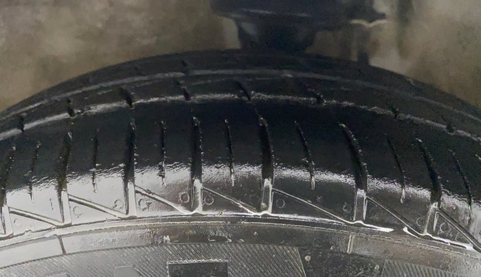 2017 Maruti Alto 800 LXI, Petrol, Manual, 59,978 km, Left Front Tyre Tread