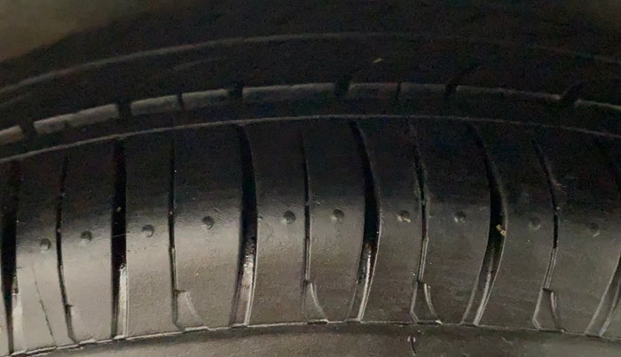 2016 Hyundai i10 SPORTZ 1.1, Petrol, Manual, 60,174 km, Right Rear Tyre Tread