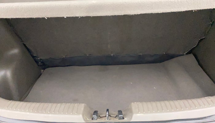 2016 Hyundai i10 SPORTZ 1.1, Petrol, Manual, 60,174 km, Boot Inside