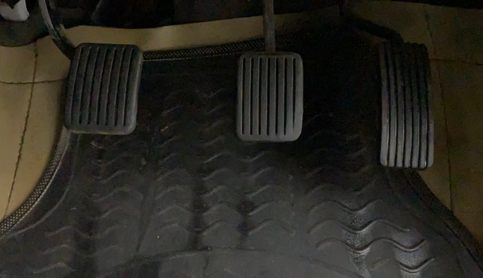 2016 Hyundai i10 SPORTZ 1.1, Petrol, Manual, 60,174 km, Pedals