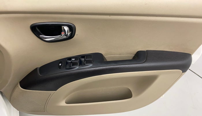 2016 Hyundai i10 SPORTZ 1.1, Petrol, Manual, 60,174 km, Driver Side Door Panels Control