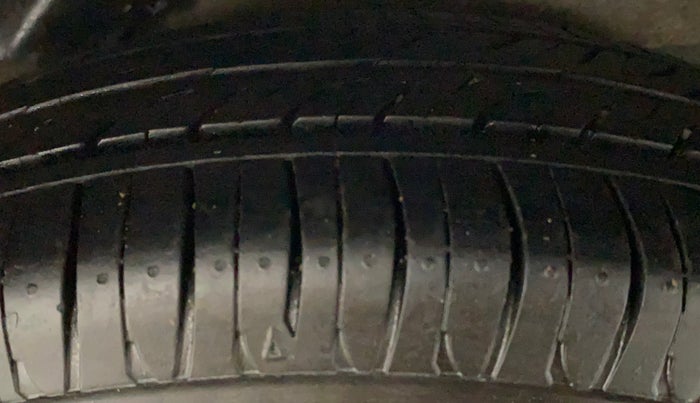 2016 Hyundai i10 SPORTZ 1.1, Petrol, Manual, 60,174 km, Left Rear Tyre Tread