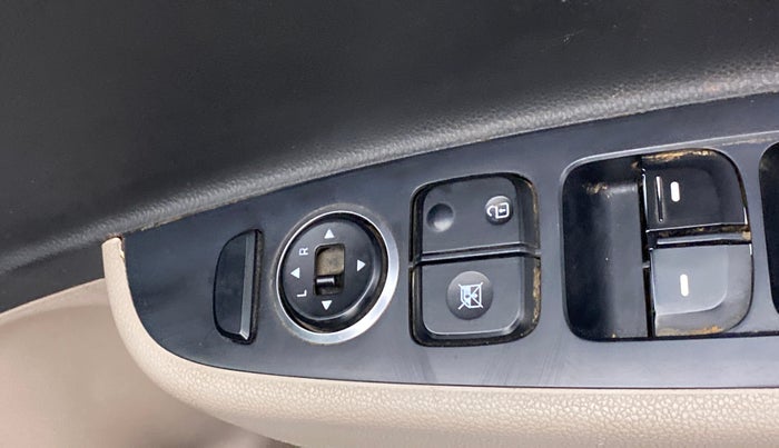 2014 Hyundai Grand i10 SPORTZ 1.2 KAPPA VTVT, Petrol, Manual, 36,885 km, Right rear-view mirror - Mirror movement not proper