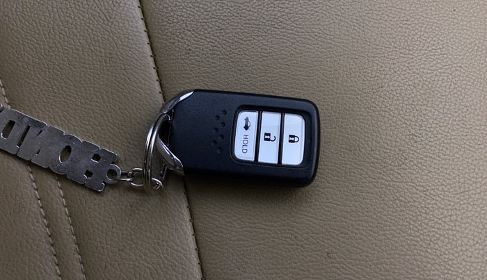 2021 Honda Amaze 1.2L I-VTEC VX CVT, Petrol, Automatic, 14,057 km, Key Close Up