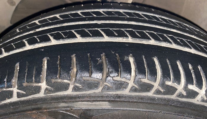 2018 Maruti Baleno DELTA PETROL 1.2, Petrol, Manual, 88,520 km, Left Front Tyre Tread