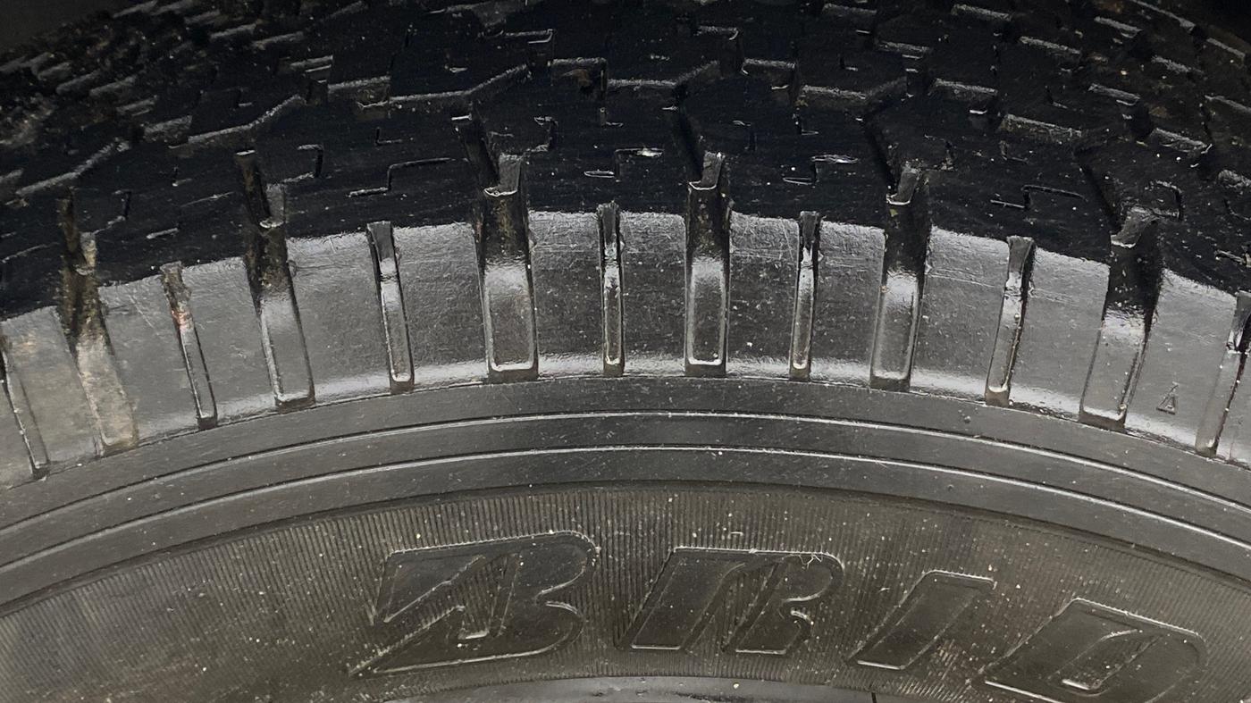 2021 Mahindra Bolero B6 (O), Diesel, Manual, 42,825 km, Left Front Tyre Tread