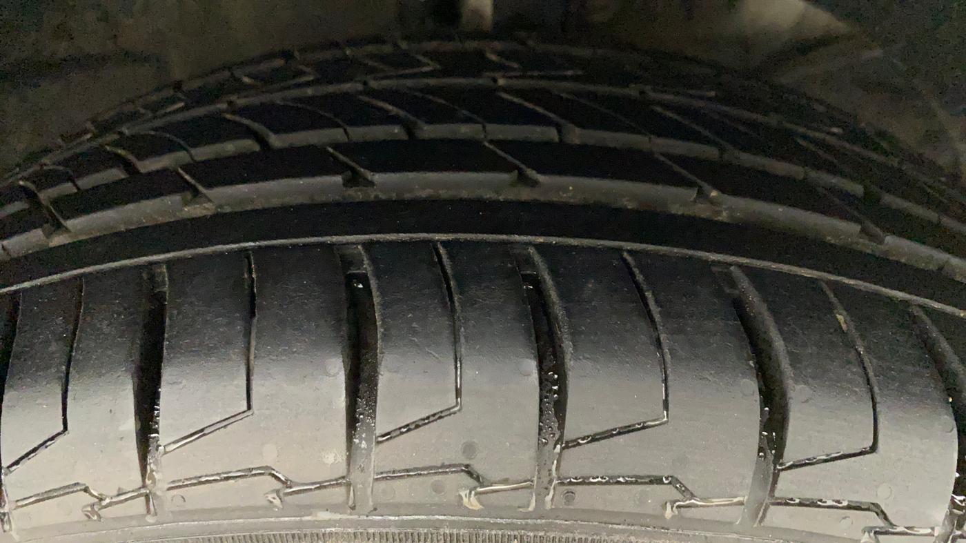 2017 Maruti Baleno ALPHA PETROL 1.2, Petrol, Manual, 91,549 km, Right Front Tyre Tread