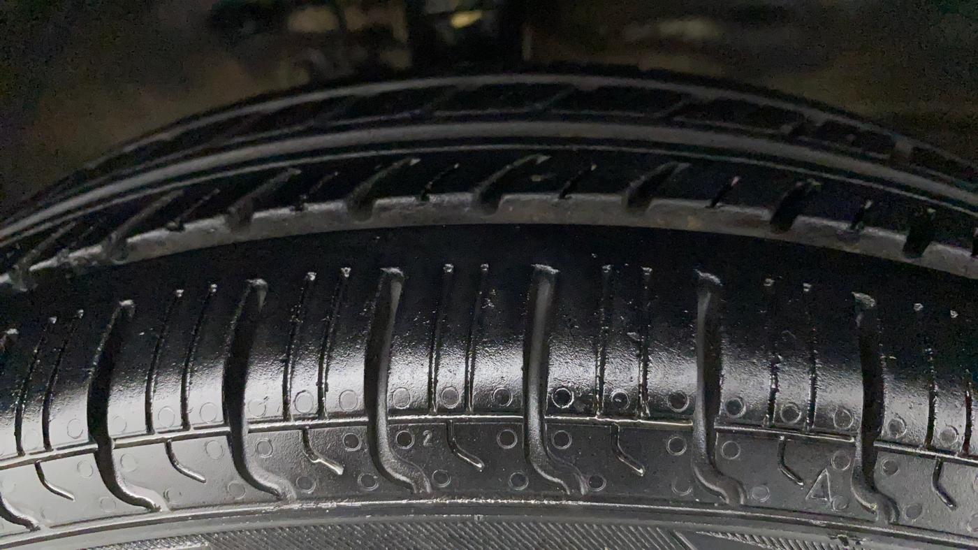 2013 Maruti Wagon R 1.0 LXI, Petrol, Manual, 37,008 km, Right Front Tyre Tread