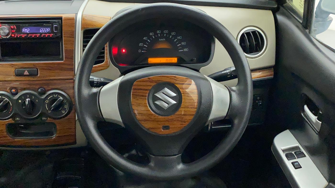 2013 Maruti Wagon R 1.0 LXI, Petrol, Manual, 37,008 km, Steering Wheel Close Up