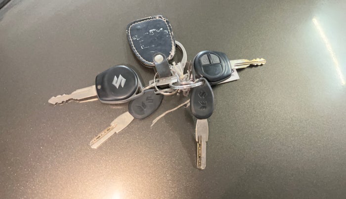 2015 Maruti Swift Dzire VXI, CNG, Manual, 72,724 km, Key Close Up