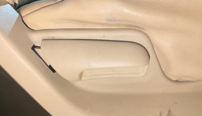 2015 Maruti Swift Dzire VXI, CNG, Manual, 72,724 km, Driver Side Adjustment Panel