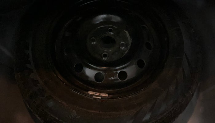 2015 Maruti Swift Dzire VXI, CNG, Manual, 72,724 km, Spare Tyre