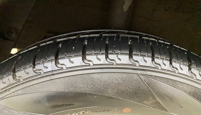 2015 Hyundai Grand i10 ASTA AT 1.2 KAPPA VTVT, Petrol, Automatic, 33,420 km, Right Rear Tyre Tread