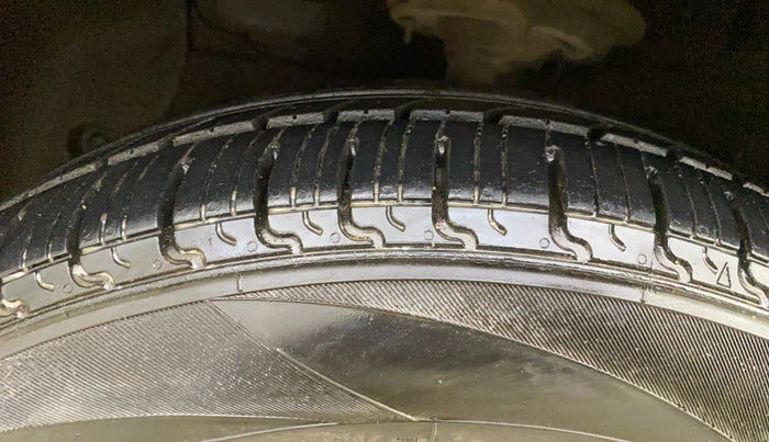 2015 Hyundai Grand i10 ASTA AT 1.2 KAPPA VTVT, Petrol, Automatic, 33,420 km, Left Front Tyre Tread