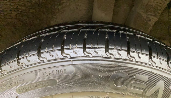 2015 Hyundai Grand i10 ASTA AT 1.2 KAPPA VTVT, Petrol, Automatic, 33,420 km, Left Rear Tyre Tread