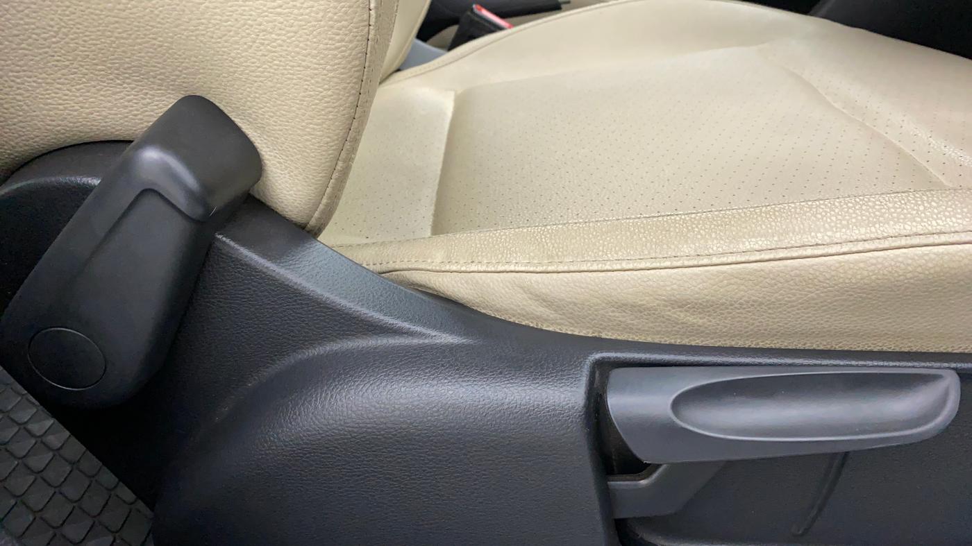 2017 Skoda Rapid Style 1.5 TDI AT, Diesel, Automatic, 91,084 km, Driver Side Adjustment Panel