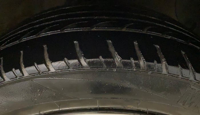 2014 Hyundai Grand i10 SPORTZ 1.2 KAPPA VTVT, Petrol, Manual, 65,484 km, Right Front Tyre Tread