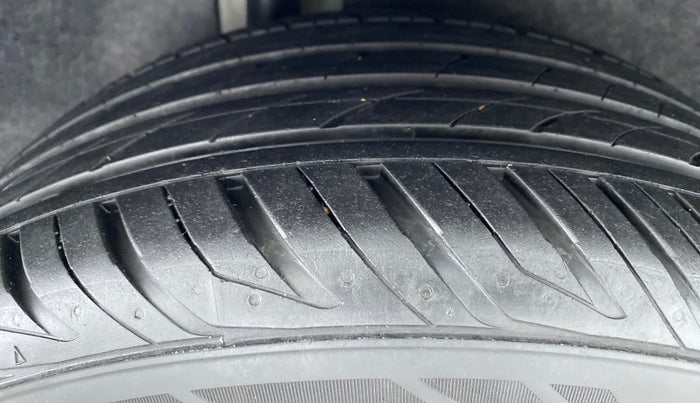 2019 Honda Civic 1.8V AT, Petrol, Automatic, 23,675 km, Right Rear Tyre Tread