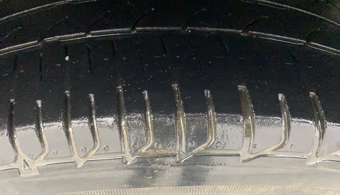 2018 Volkswagen Vento HIGHLINE PETROL AT, Petrol, Automatic, 73,295 km, Right Rear Tyre Tread