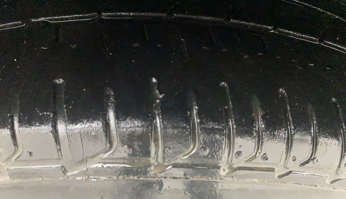 2018 Volkswagen Vento HIGHLINE PETROL AT, Petrol, Automatic, 73,295 km, Left Front Tyre Tread