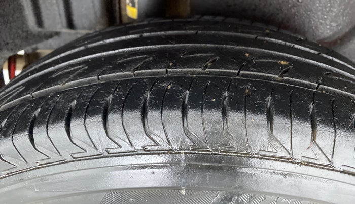 2013 Maruti Swift Dzire VDI BS IV, Diesel, Manual, 90,822 km, Right Rear Tyre Tread