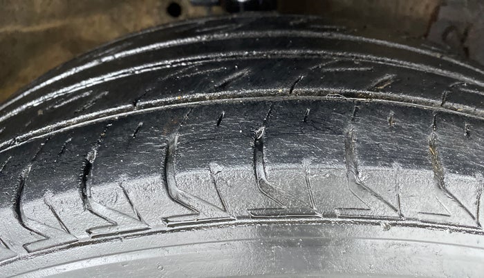 2013 Maruti Swift Dzire VDI BS IV, Diesel, Manual, 90,822 km, Right Front Tyre Tread
