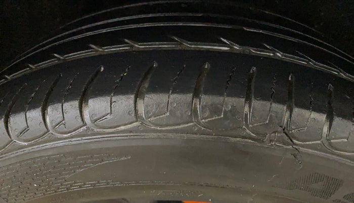 2015 Ford Ecosport TITANIUM 1.5L PETROL AT, Petrol, Automatic, 83,344 km, Right Rear Tyre Tread