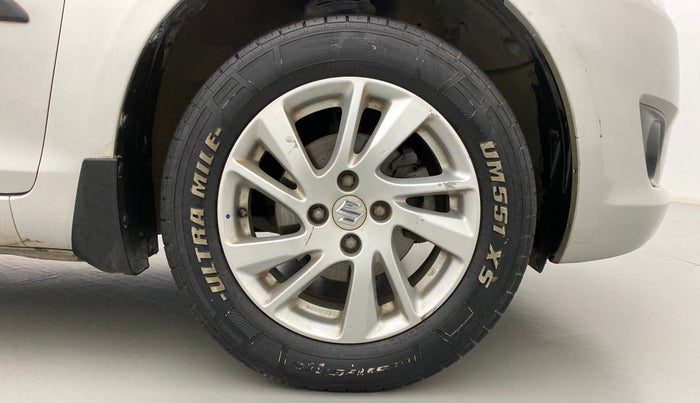 2014 Maruti Swift ZXI D, Petrol, Manual, 67,322 km, Right Front Wheel