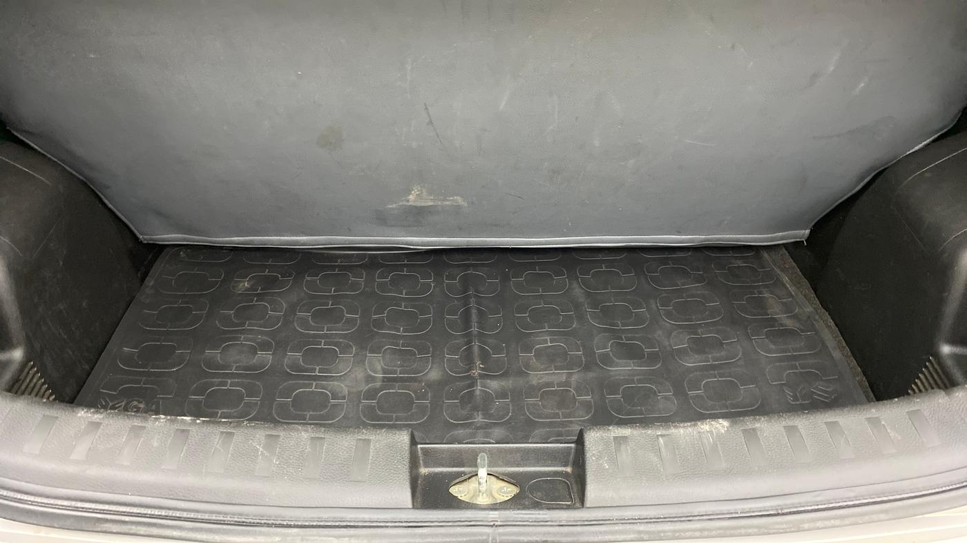 2014 Maruti Swift ZXI D, Petrol, Manual, 67,322 km, Boot Inside