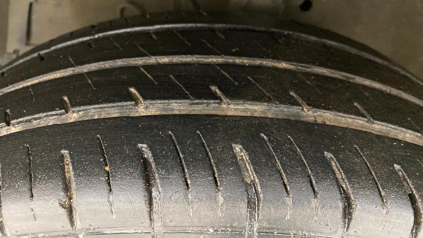 2014 Maruti Swift ZXI D, Petrol, Manual, 67,322 km, Left Front Tyre Tread