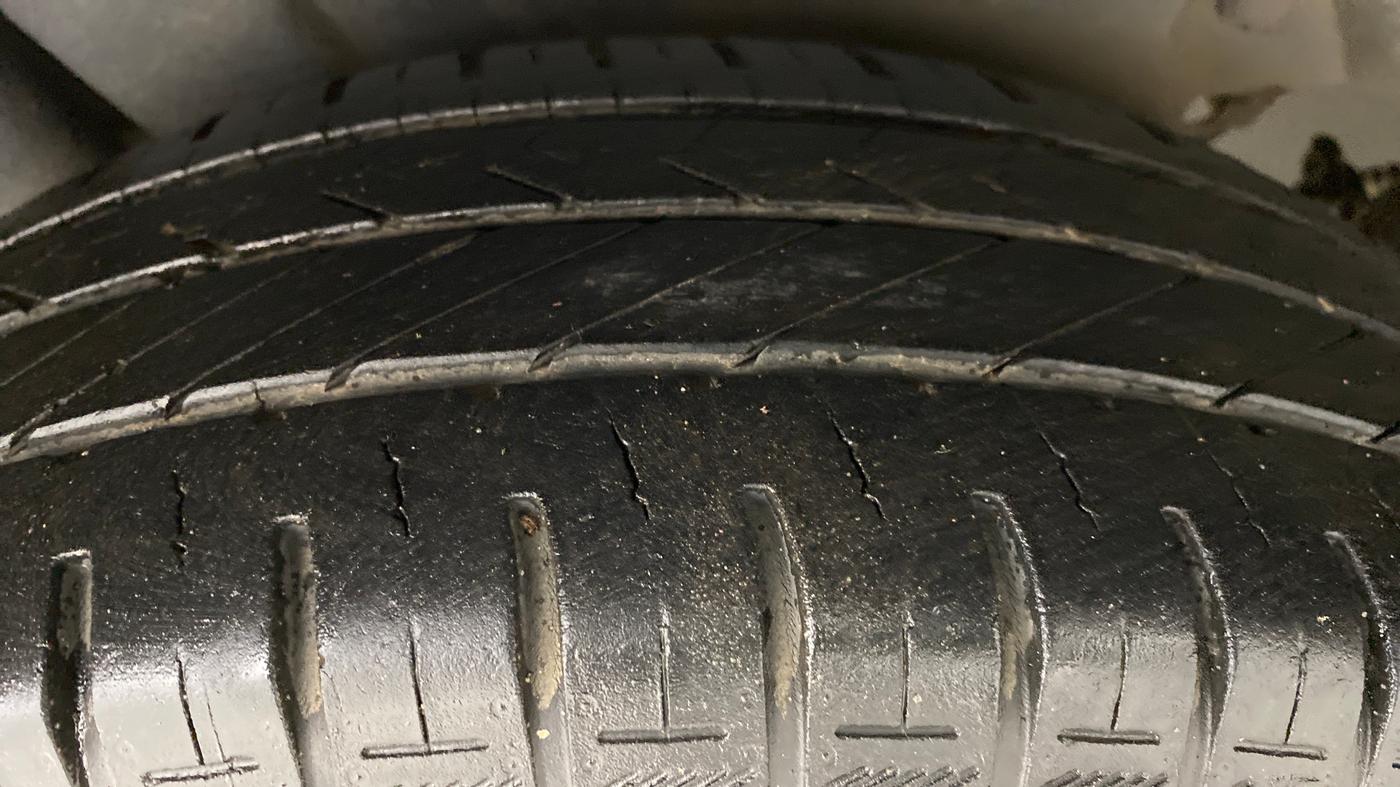 2014 Maruti Swift ZXI D, Petrol, Manual, 67,322 km, Right Rear Tyre Tread
