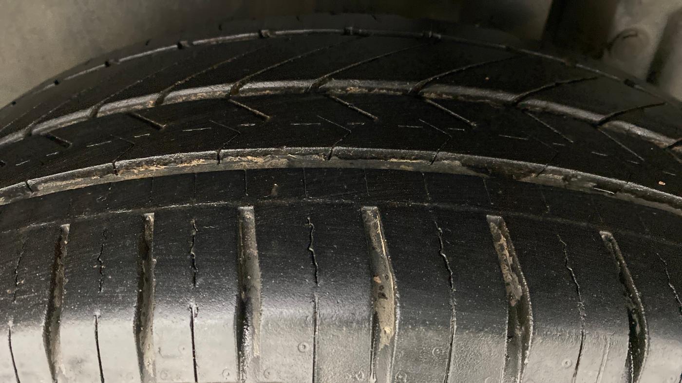 2014 Maruti Swift ZXI D, Petrol, Manual, 67,322 km, Left Rear Tyre Tread